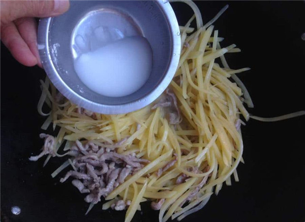 炒菜太咸怎么办,炒菜太咸了可以加水吗