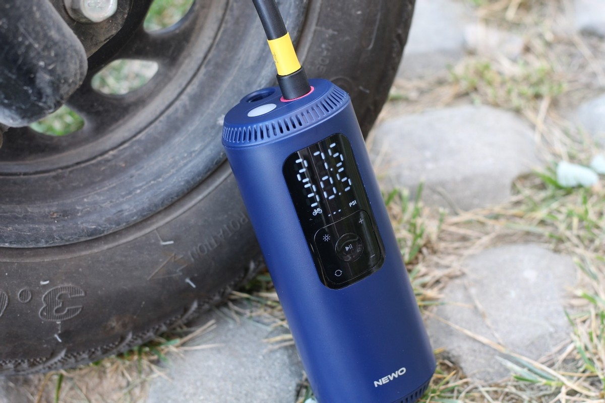 巴掌大的12v充气泵测评,沃橙车载充气泵评测