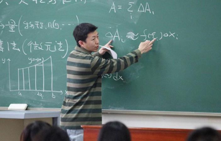 考研名师刘晓艳“翻车了”，*辱侮**刘翔、调侃董存瑞，账号已被封禁