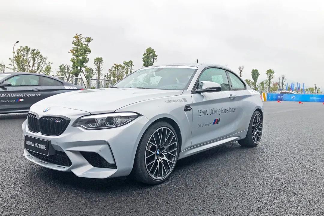 拒绝‘器材*党**’价值三千的BMW精英驾驶到底能学到什么？