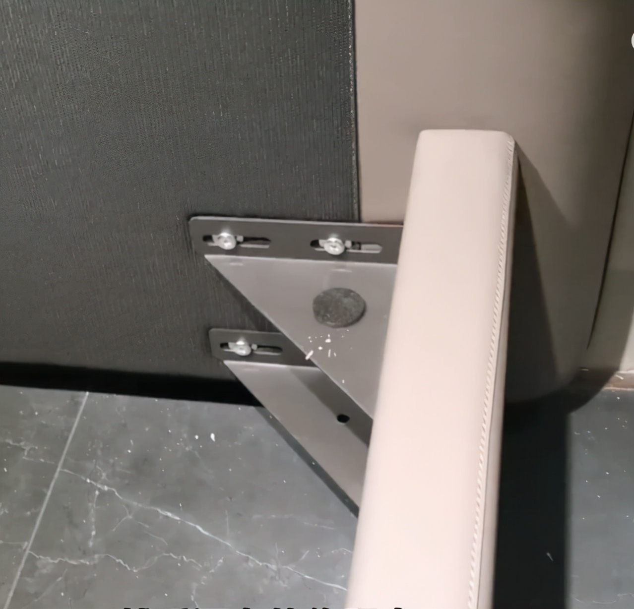 幸福软床头,为你造一个好梦空间,带你走进软包床的安装全过程