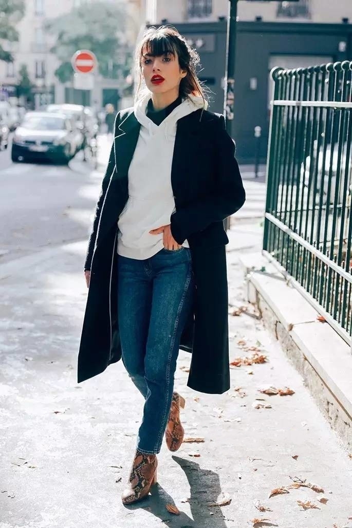 大衣配什么内搭减龄好看,驼色大衣内搭什么颜色减龄