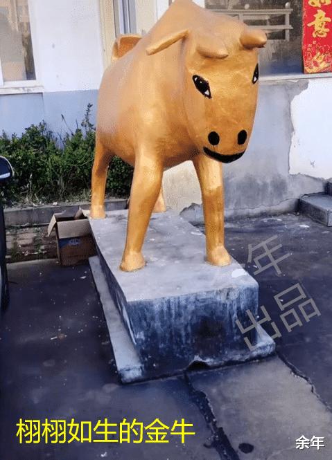 太个性！湖北武汉一公司开业，门口石牛形似“纸扎牛”引人爆笑