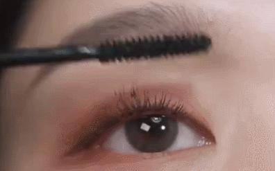 一招教你刷睫毛,女人再懒也要练的动作