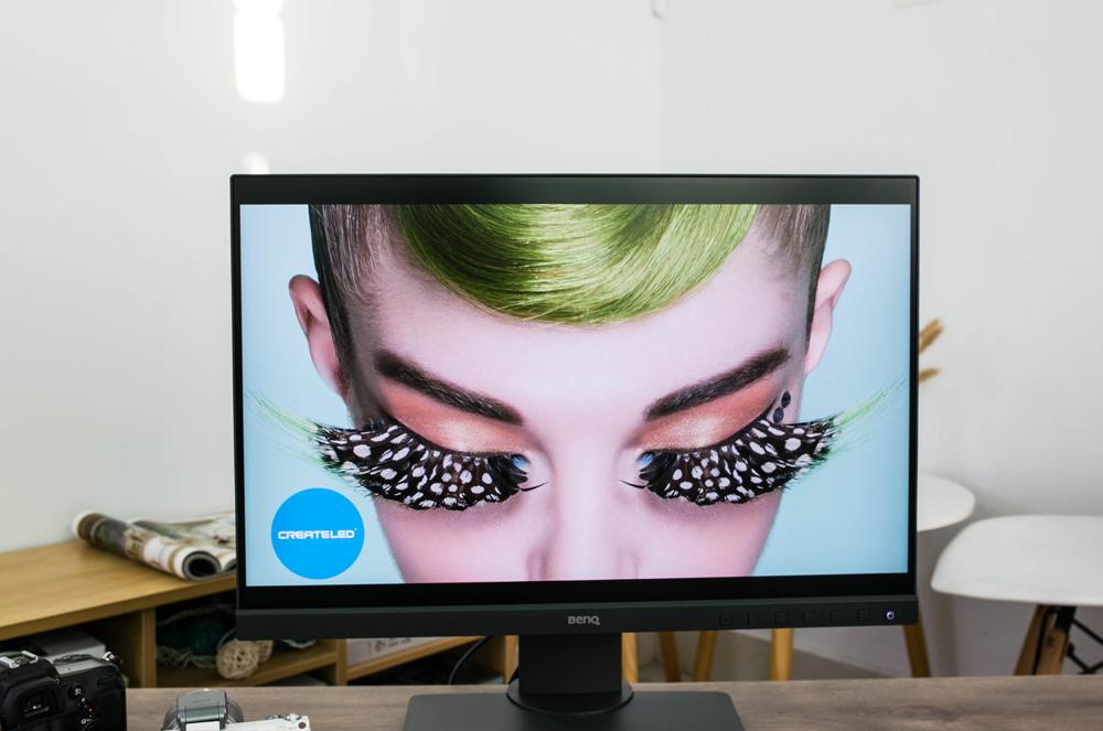 明基sw240的10bit是原生的吗,明基sw240显示器偏绿