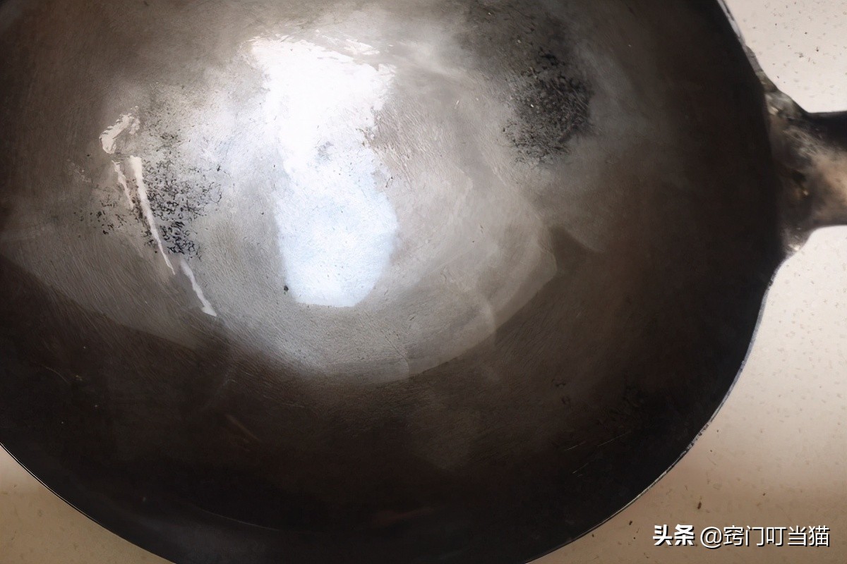 铁锅生锈洗锅的正确方法,家里的铁锅老生锈怎么处理的