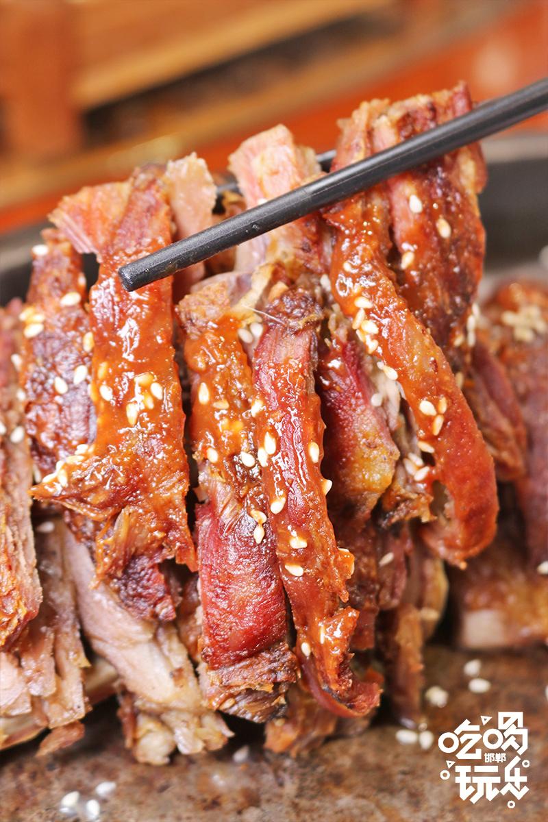 草原蒙古包烤羊腿,蒙古包山庄烤全羊烤羊腿