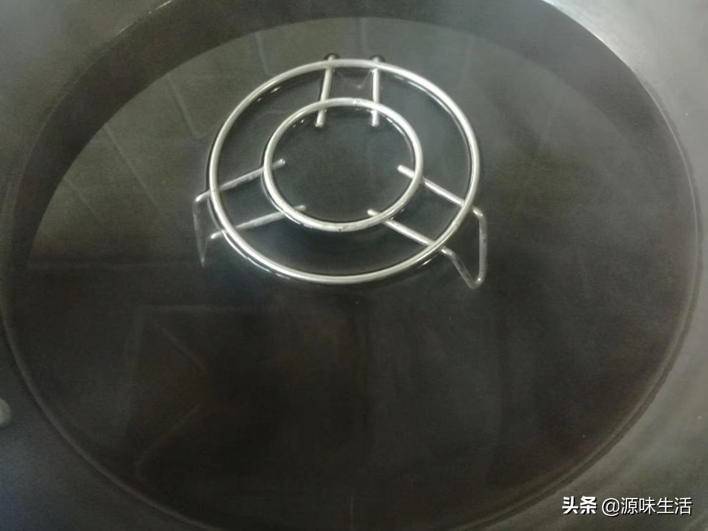 自己在家做凉皮私藏美食大分享,宅在家里做美食陕西凉皮让人垂涎