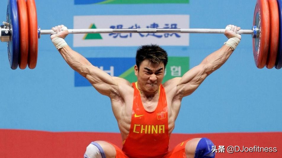 没有科技的健身达人,健美肩部肌肉