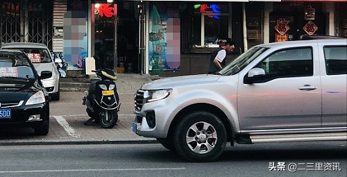 长春一女子停车遭店家多人谩骂,店门口公路停车被店主驱赶