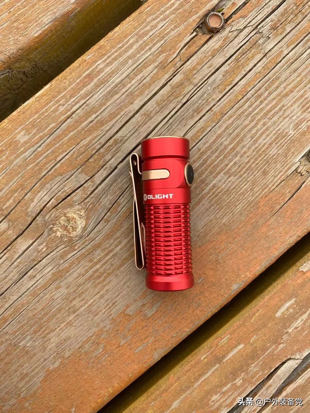 渐进式创新！无线充电手电OlightBaton3