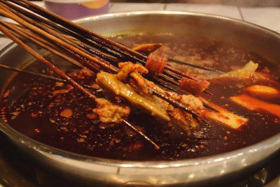 坐上高铁去旅游沿线美食尝个遍,云贵川渝高铁环线