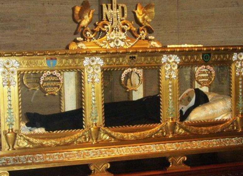 法国“圣女”死亡140年，仍是“不朽之身”，专家：真实睡美人