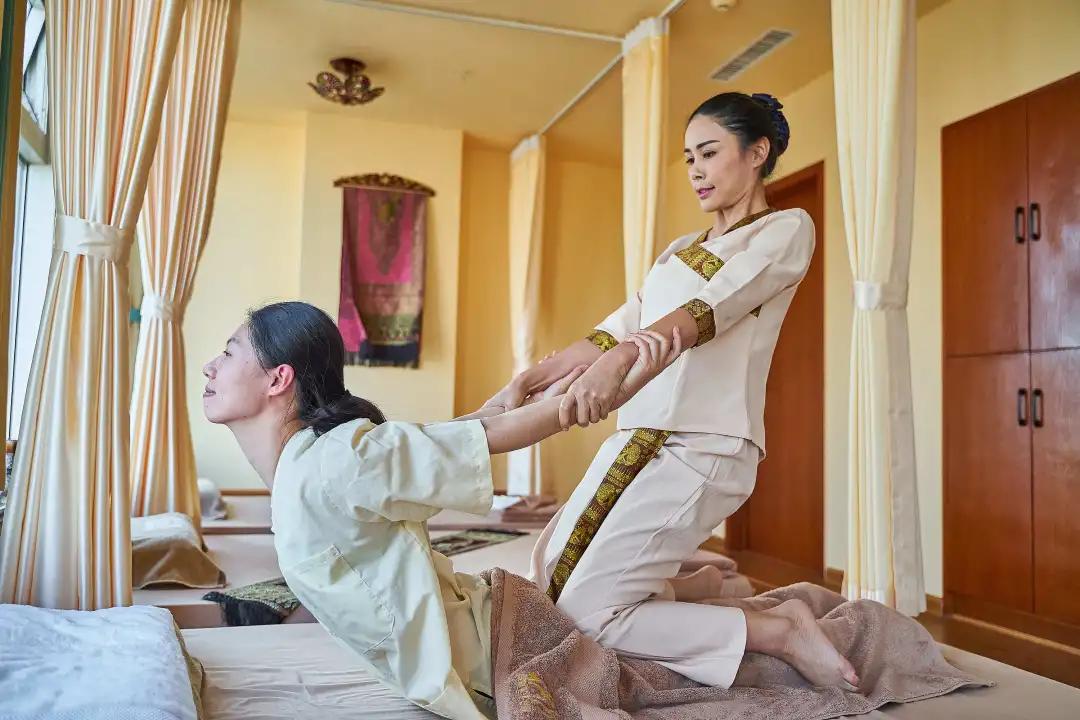 中式按摩和泰式按摩区别,中式按摩vs泰式按摩