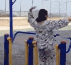 闺蜜生日送蛋糕还是送礼物呢,闺蜜过生日给他送什么零食好呢