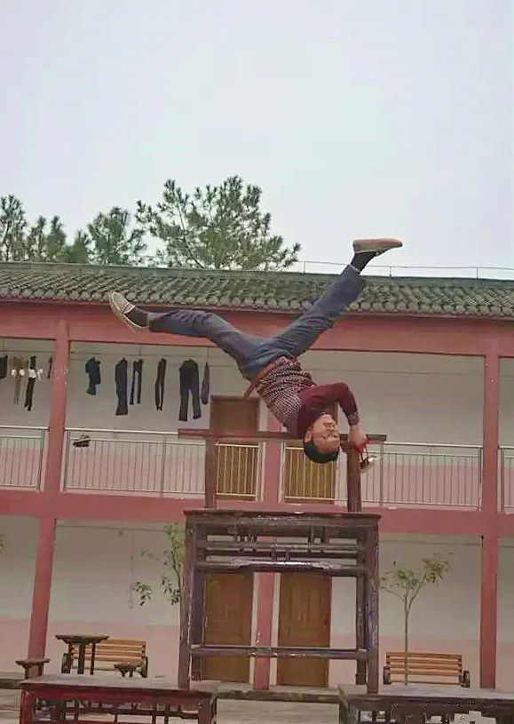 翻山铰子,铿锵于巴山的民间舞蹈