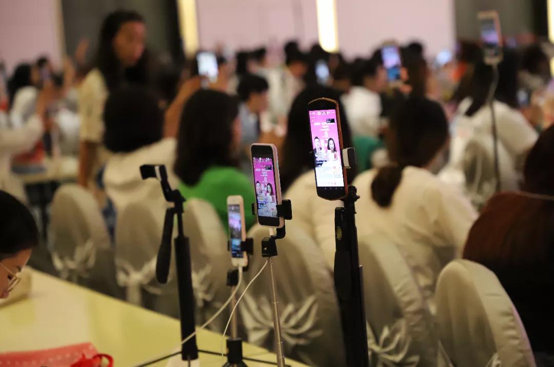 张庭一次直播赚多少,张庭带货一场多少销售额