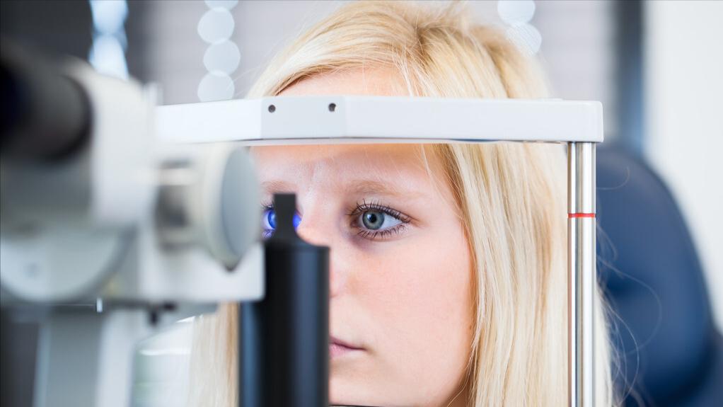 眼睛进异物了揉眼睛会怎么样,眼里进异物了怎么快速弄出来