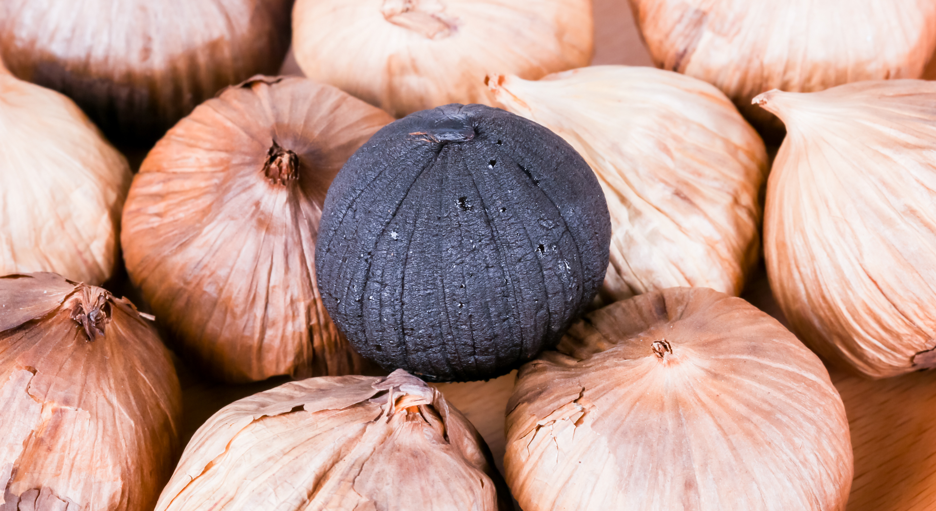 黑蒜小众零食,看着像梅子吃起来像李子的水果
