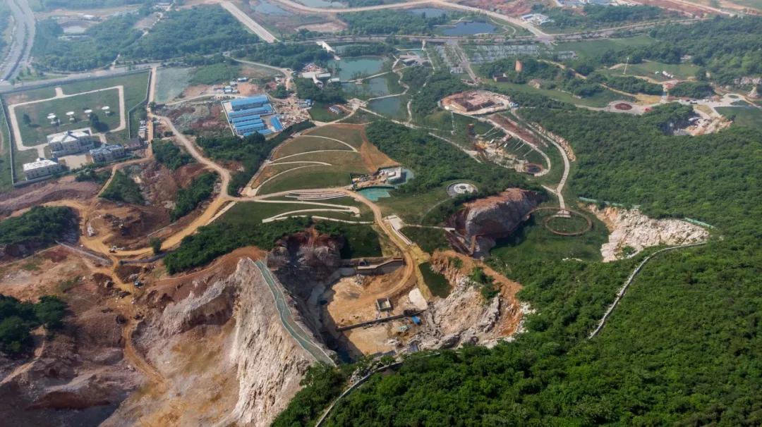 矿坑改造最美公园,矿坑改造湿地公园视频