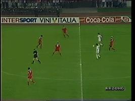 支点中锋踢前腰,足球支点中锋的位置和打法