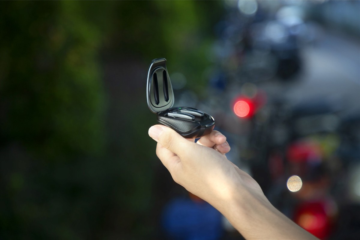 游戏玩得更爽，专业电竞芯片加持，奥恳ES07游戏耳机给你更好答案