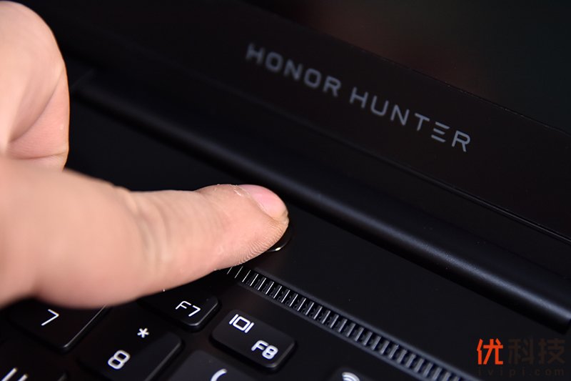 荣耀猎人v700风谷式散热,荣耀猎人游戏本v700i5款测评