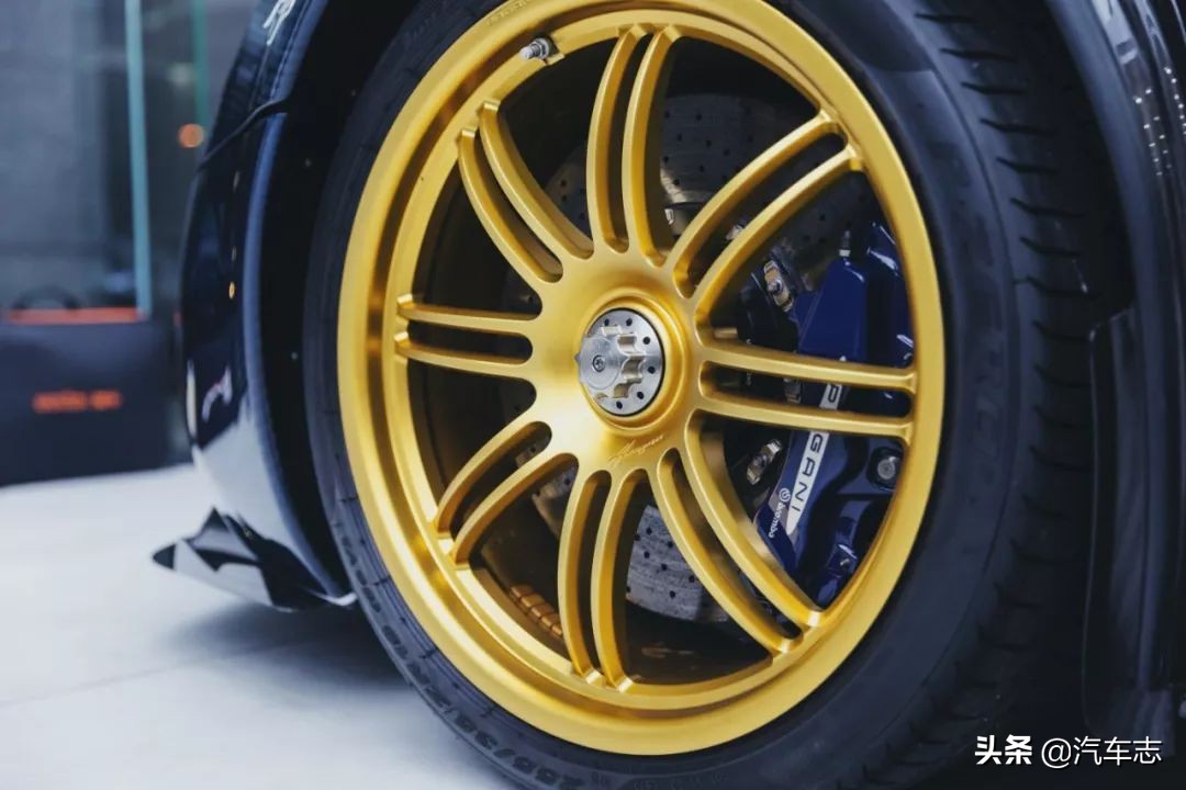 价值一亿的法拉利拉法,价值1亿元钱的白色法拉利拉法