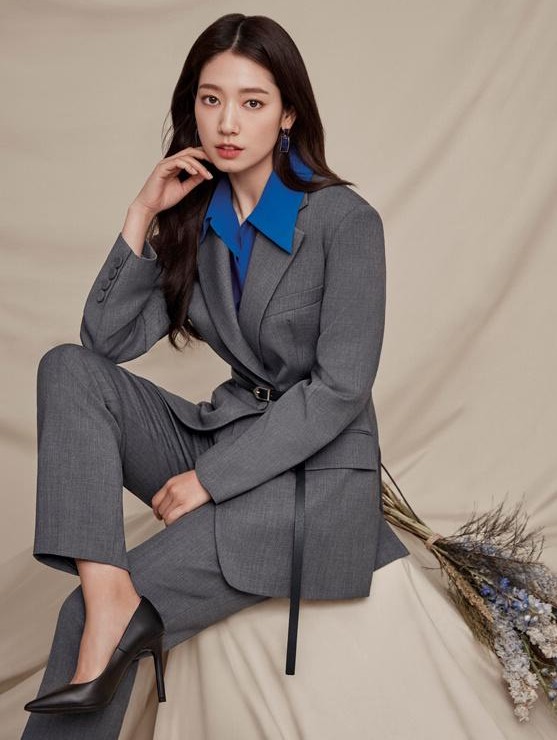 朴信惠韩范穿搭,朴信惠夏短发穿搭