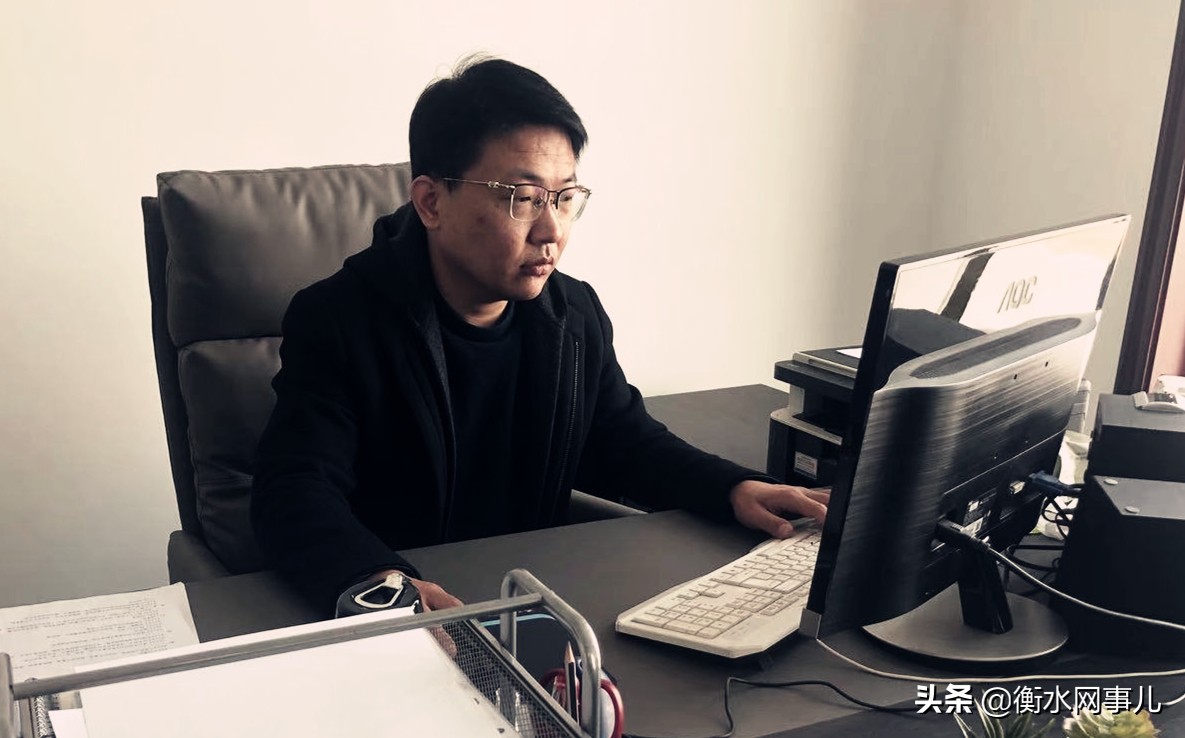 物资紧缺，衡水小伙儿从迪拜背回几千副口罩，全数捐赠