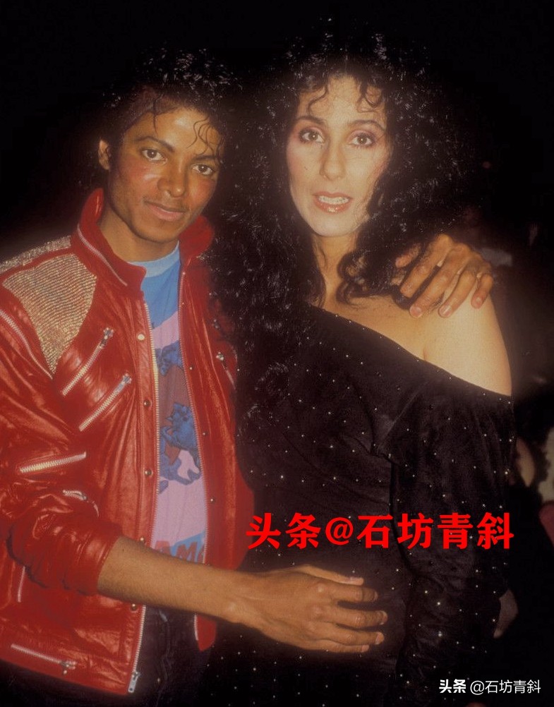 身边围绕无数小鲜肉,奇装异服的始祖,看她如何72变