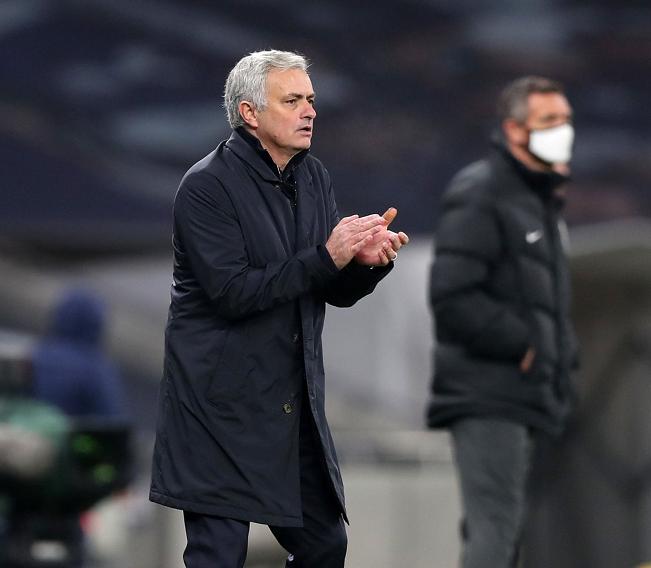 穆里尼奥的成长之路纪录片,穆里尼奥的第三个赛季