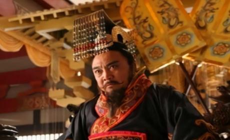 他被人称为“英雄天子”,却鞭打岳母觊觎姨姐,手段非常残忍