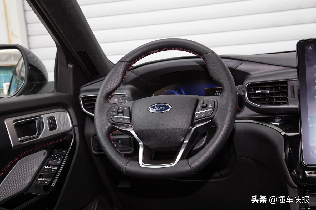 福特探险者钛金和风尚区别,福特探险者钛金版与风尚版