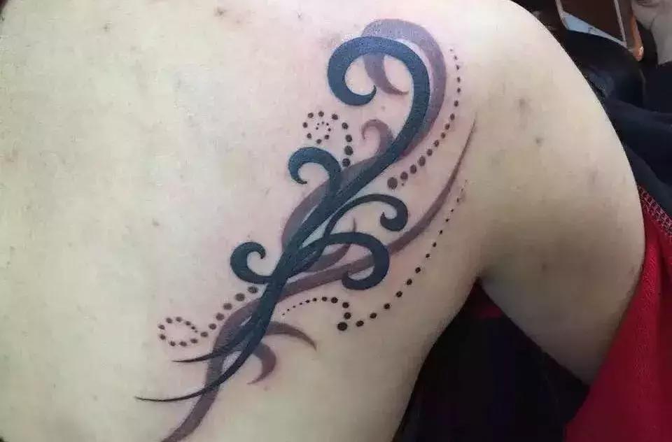 后背纹身有哪些,代表自由的背部纹身