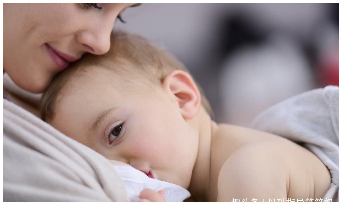 新生儿10天睡觉一惊一乍哼哼唧唧,新生儿睡觉老是一惊一乍双手举起