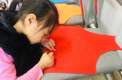 关于代沟的小作文,孩子和父母代沟英语作文