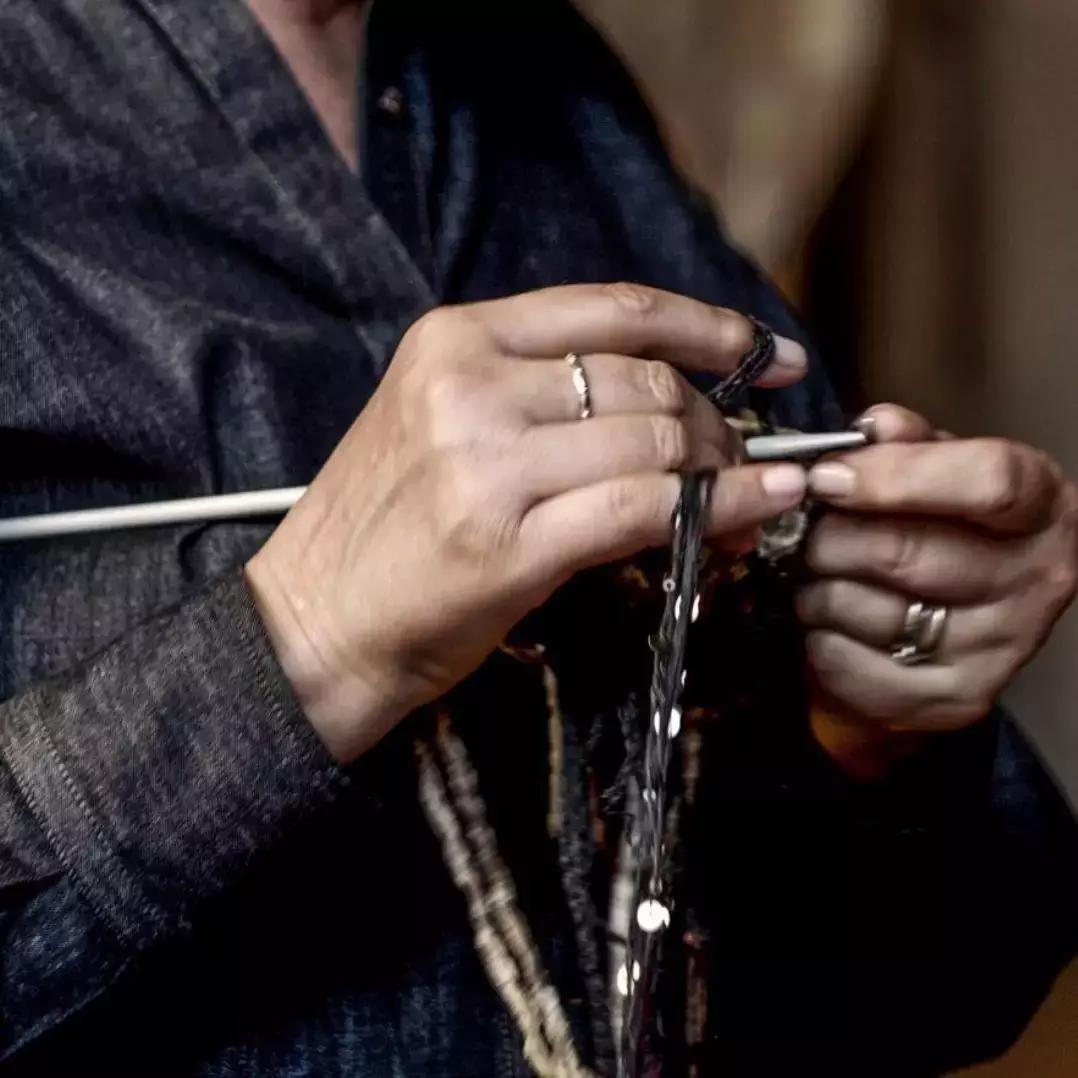 想要冬天穿出高级感,冬天围巾这样系简单又时尚好喜欢