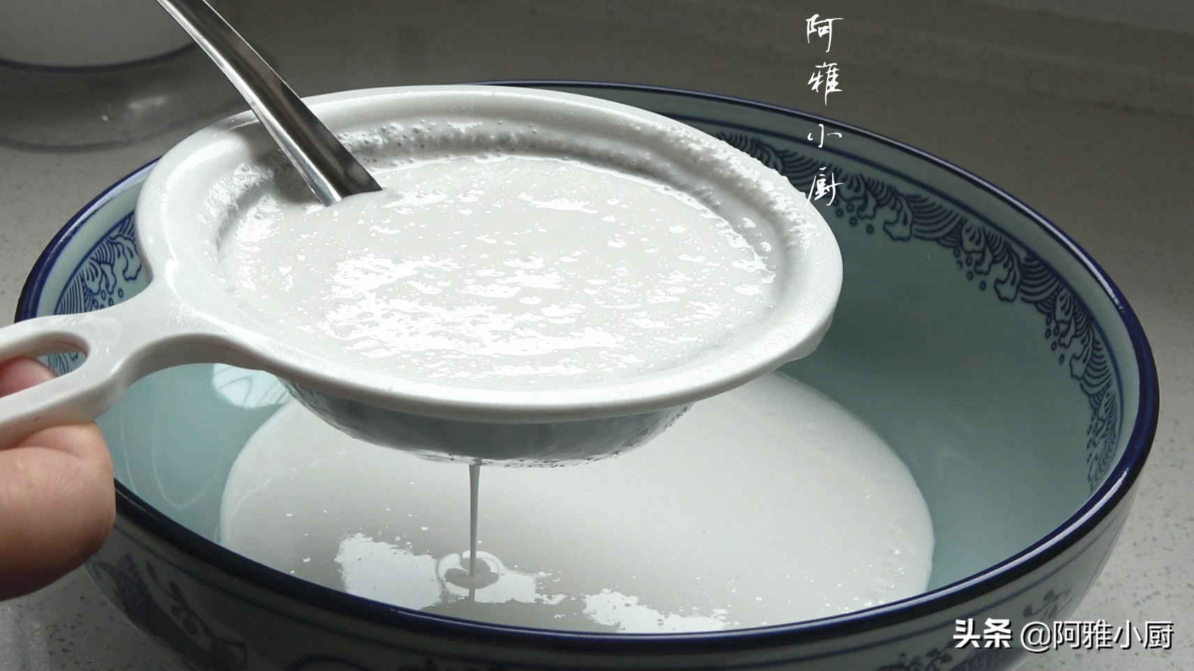 大米凉皮自己做的最简单的方法,大米凉皮电饼铛制作方法家庭版