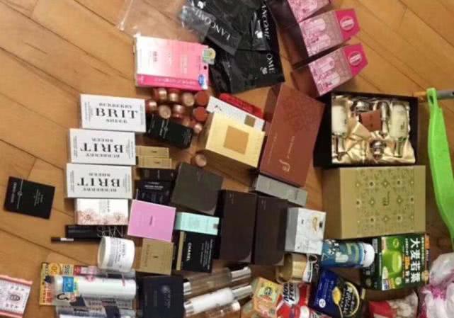 女子用化妆品丧命,用便宜化妆品中毒的新闻