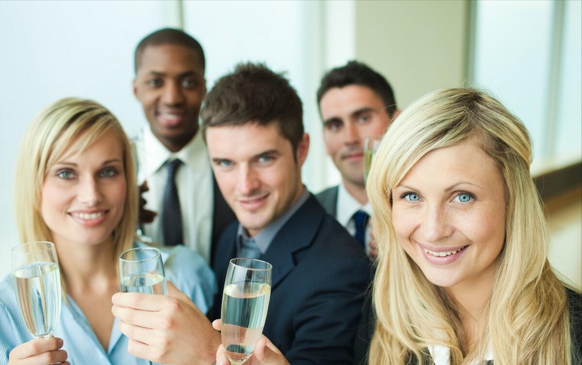 职场跟顶头上司如何相处,以前的同事当领导了怎么汇报