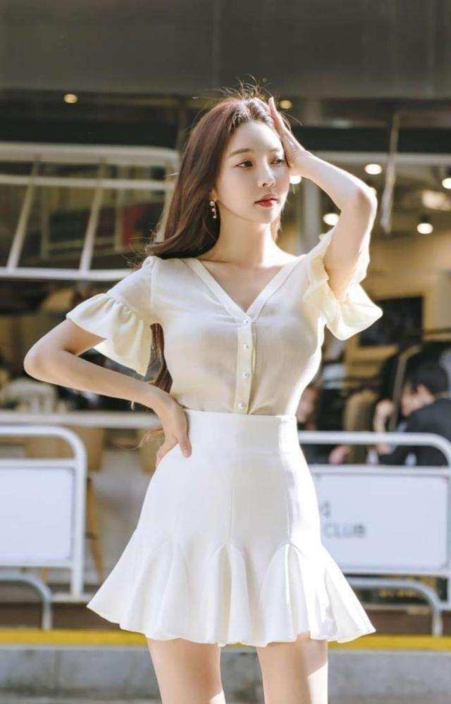 雪纺衫的挑选和搭配技巧,雪纺衫稍微有点宽怎么穿好看