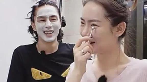 戚薇被晒出一款平价的眼霜,戚薇推荐的小黑瓶眼霜