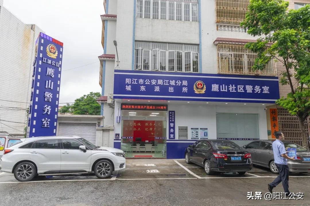 警民共筑连心桥携手保平安,社区警务室与社区共同开展工作