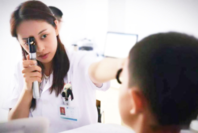 只验光建议去医院还是眼镜店,医院验光后可以去眼镜店配吗