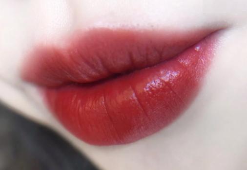 接近三十的女人适合什么样的口红,四十岁女人最适合的口红色号