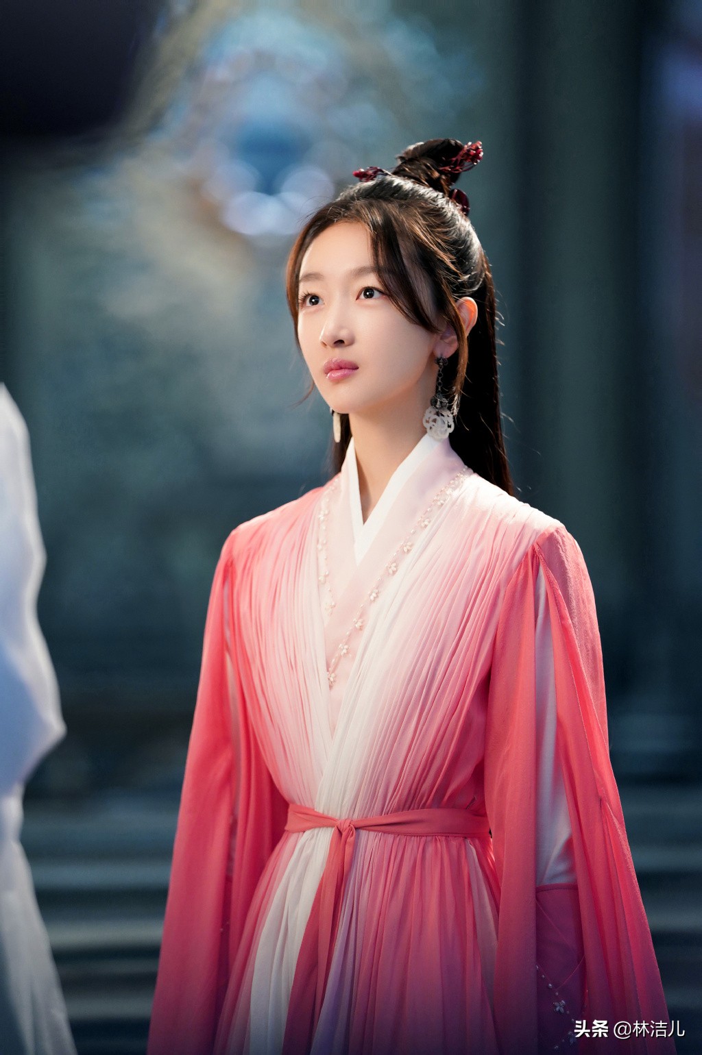 周冬雨最近的妆容教程,周冬雨肿眼泡