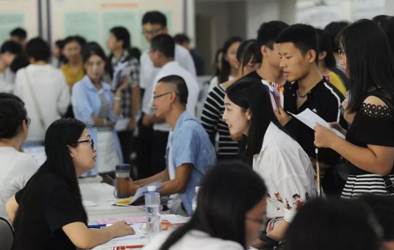 未来十年很吃香的3个专业,工资高、待遇好,选对了“钱途无量”