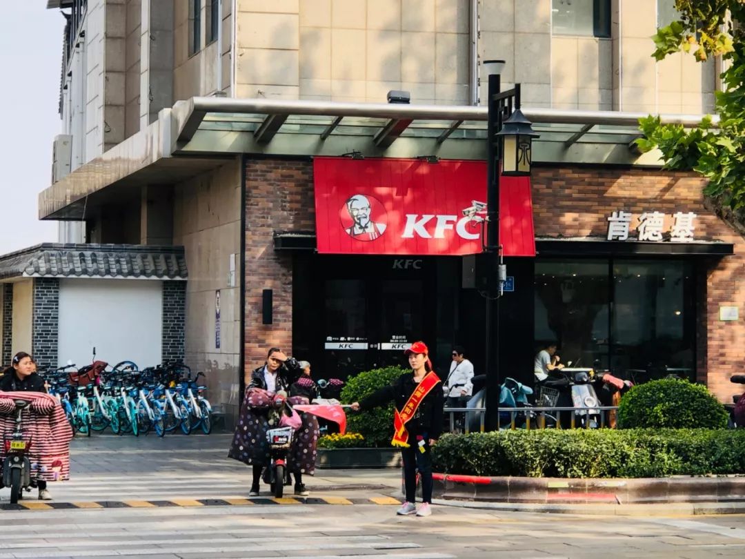 济南泉城路最新变化,济南泉城路限时步行吗