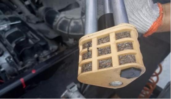 发动机打不着火响一下,发动机弄到水打不着怎么办